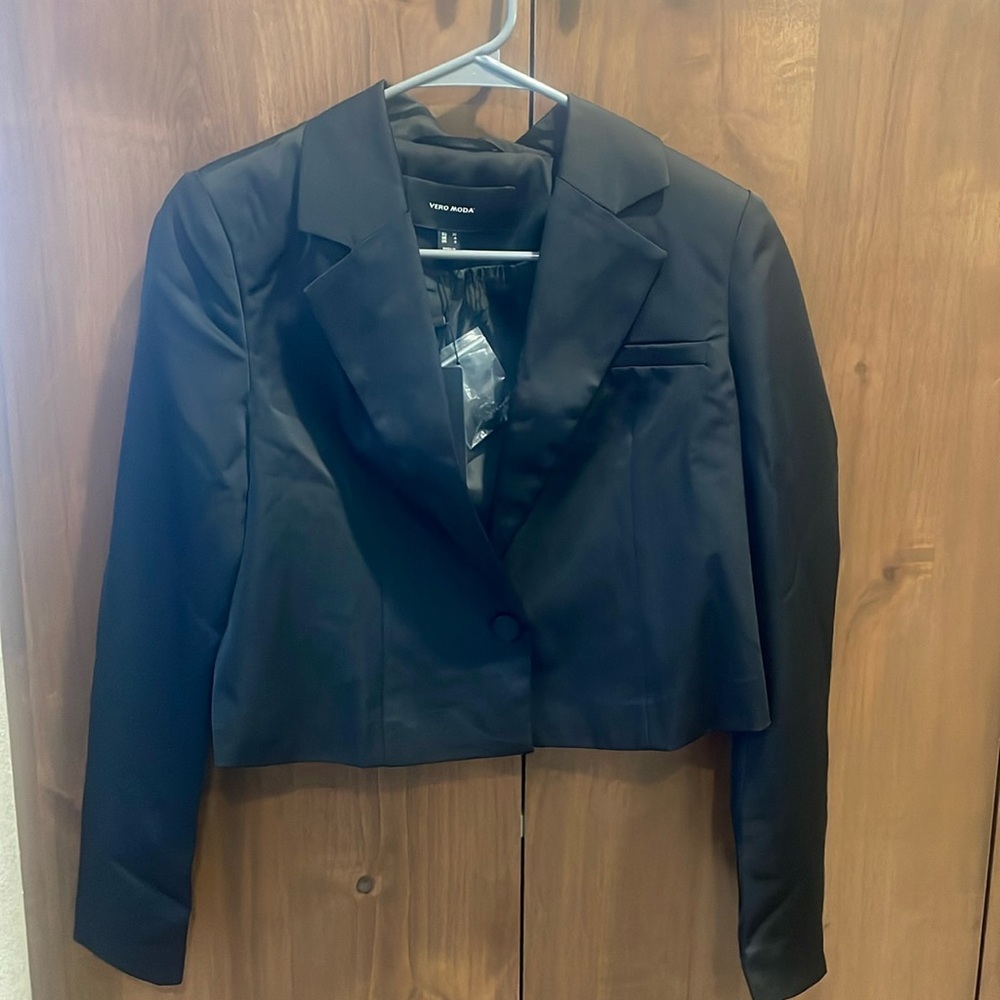 NWT Vero Moda Cropped Blazer
